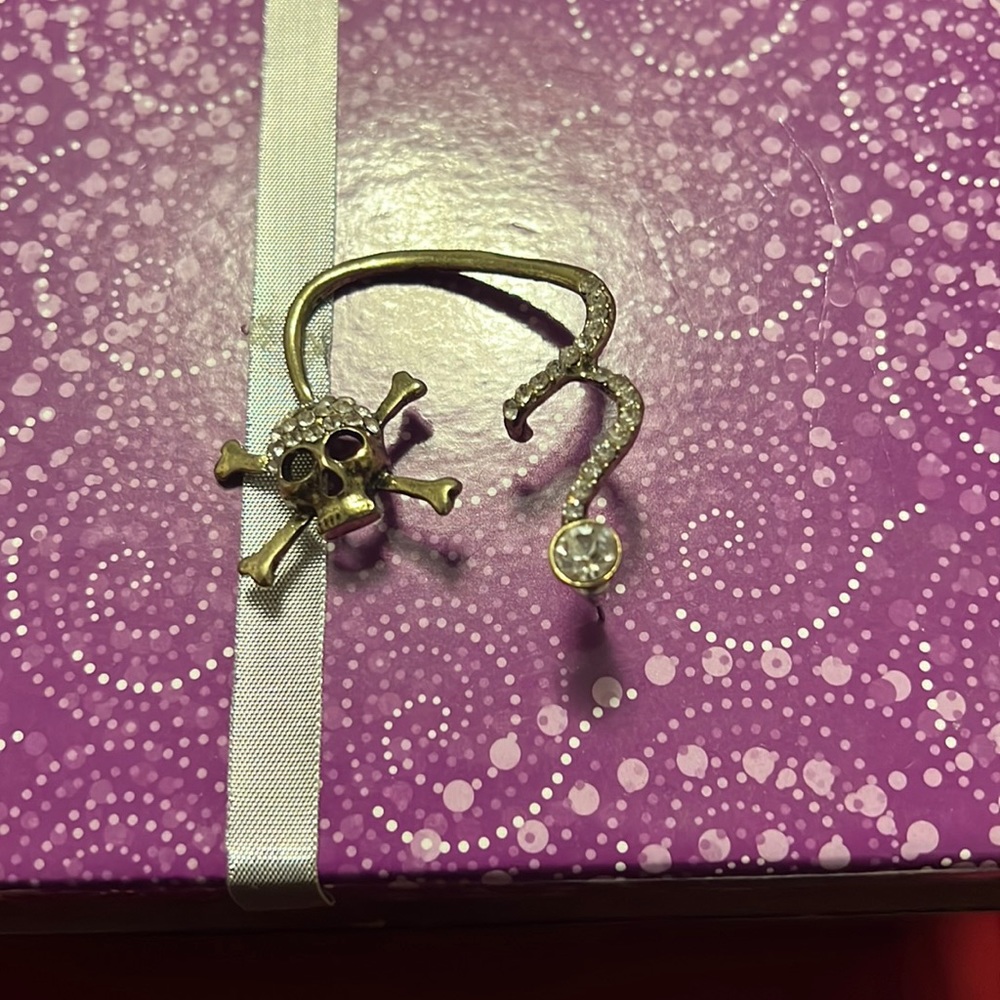 Skull earring